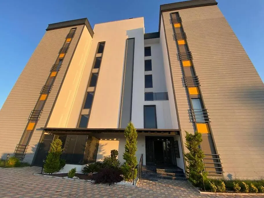 Havalimani Ve Alisveris Merkezlerine Yakin Havuzlu Daire Aksu  Turkey